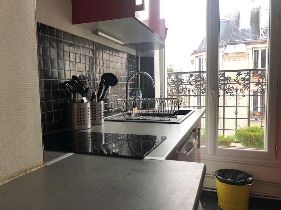 2 Pieces Lumineux Avec Balcon Filant Parijs