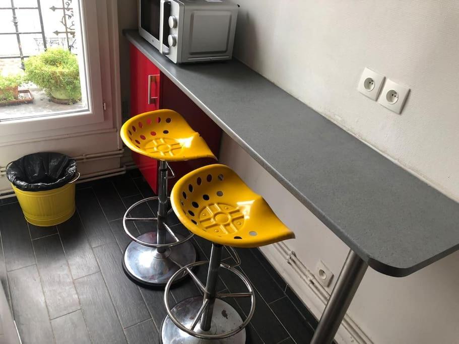 2 Pieces Lumineux Avec Balcon Filant * Parijs