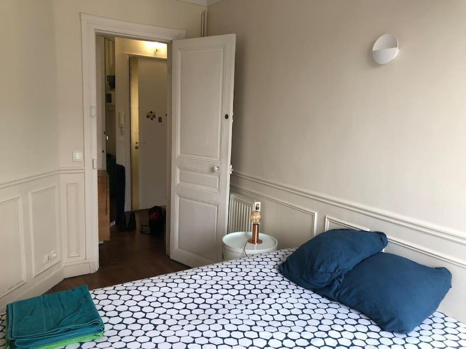 2 Pieces Lumineux Avec Balcon Filant Appartement Parijs